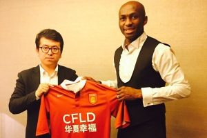 M'Bia transferini Twitter'dan duyurdu