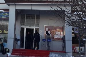 Belediye Başkanı g&ouml;zaltında kalp krizi ge&ccedil;irdi