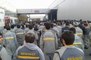 Bursa Renault'da asgari &uuml;cret eylemleri hız kesmiyor!