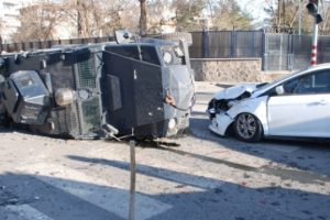Diyarbakır'da 2'si polis 7 kişi yaralandı