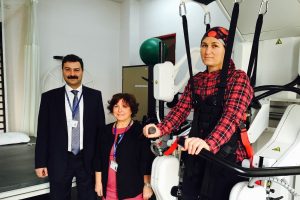 Bursa'da 'robotik mucize'! Beyne tekrar y&uuml;r&uuml;meyi &ouml;ğretiyorlar...