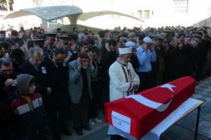 Kalp krizi ge&ccedil;iren asker terhis olacağı g&uuml;n toprağa verildi