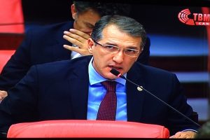 İrgil: &Ouml;ğretmenleri s&uuml;r&uuml;nd&uuml;r&uuml;yorsunuz!