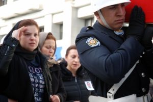 R&uuml;zgar &Ccedil;etin'in yol a&ccedil;tığı kazada şehit olan polise t&ouml;ren