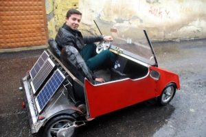 Liseli gen&ccedil;, g&uuml;neş enerjisi ile &ccedil;alışan otomobil yaptı