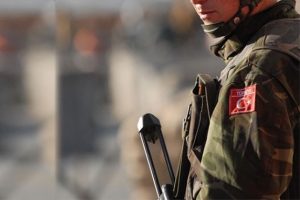Sur'da &ccedil;atışmalar şiddetlendi: 13 yaralı