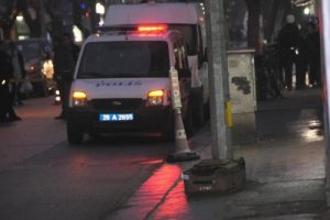F&uuml;nye ile patlatılan valizden boşet ve kağıt &ccedil;ıktı