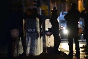 CHA: Beşiktaş'ta canlı bomba olduğu iddia edilen kişi vuruldu