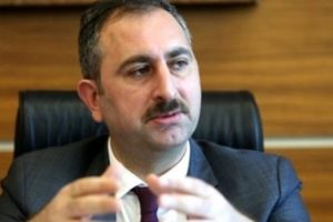 H&uuml;k&uuml;metten sert tepki: Etek giydirip gezdiririz