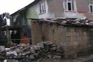 Oksijen t&uuml;p&uuml;ne bağlı &ccedil;ocuk yangında hayatını kaybetti