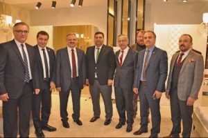 İMOB'a &ccedil;ıkartma yapan İneg&ouml;ll&uuml; mobilyacılara tebrik