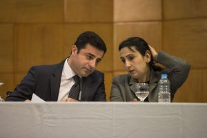 HDP lideri Demirtaş'tan "i&ccedil; savaş" uyarısı