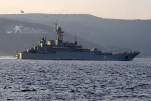 Rus savaş gemileri peşpeşe &Ccedil;anakkale Boğazı'ndan ge&ccedil;ti