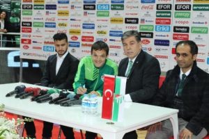 Bursaspor'da Batalla'nın lisansı &ccedil;ıktı