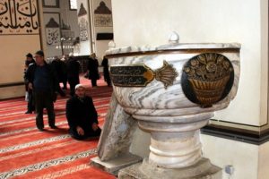 Bursa Ulu Cami'nin 'br&uuml;t taştan' vaaz k&uuml;rs&uuml;s&uuml;