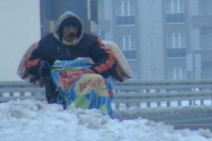 Ak&uuml;l&uuml; sandalyeyle g&uuml;nde 14 kilometre yol
