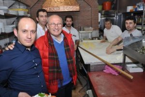 CHP Milletvekili Utku &Ccedil;akır&ouml;zer Br&uuml;ksel'de T&uuml;rk esnafı ziyaret etti