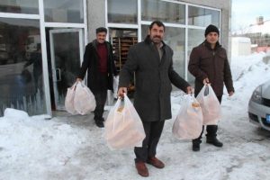 Van'da 50 kuruşluk ekmek kuyruğu