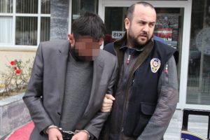 Sevgilisini gezdirmek i&ccedil;in otomobil &ccedil;aldı