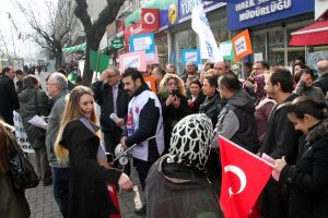 Bursa aile hekimlerinden Mersin'de s&ouml;zleşmesi feshedilen meslektaşlarına destek