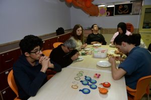 Bursa'da engelleri sanatla aşıyorlar