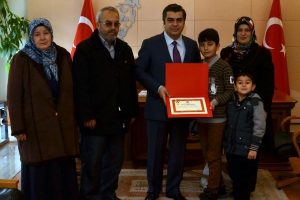 Kayserili hayırseverden, bir şehit ailesine daha daire