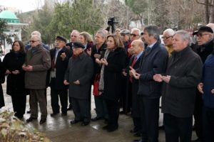 Abdi İpek&ccedil;i mezarı başında anıldı
