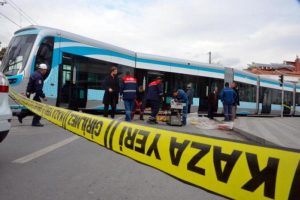 Konya'da tramvay raydan &ccedil;ıktı