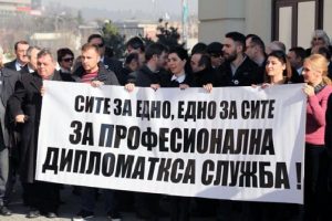 Makedonya Dışişleri Bakanlığı'nda protesto