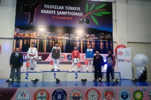 Yalovalı karateciler madalyayla d&ouml;nd&uuml;