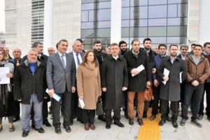 Diyarbakır ve Elazığ'da Ak Parti'den Kılı&ccedil;daroğlu hakkında su&ccedil; duyurusu