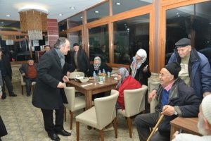 Bursa'da huzurevi sakinleri yemekte buluştu