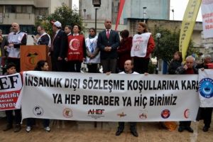 Mersin'de aile hekimlerinin s&ouml;zleşme eylemi