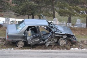 Samsun'da iki otomobil &ccedil;arpıştı: 5 yaralı