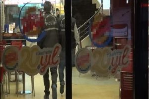 Restorant tuvaletinde altın vuruş