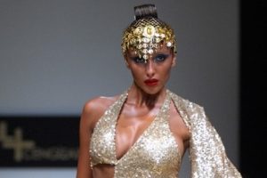 'İnatla, g&ouml;ğ&uuml;slerin silikon diyorlar'