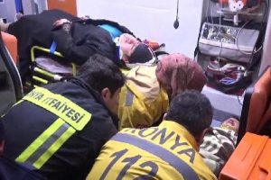 Kazada yaralanan kadın, yaralı &ccedil;ocukları ve eşi i&ccedil;in ağladı