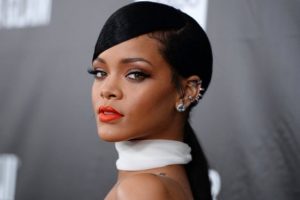 Rihanna'yı &ouml;l&uuml;mle tehdit eden sapık yakalandı...