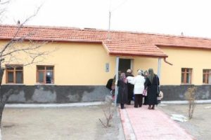 6 kişilik ailenin yanan evini belediye yeniden yaptı