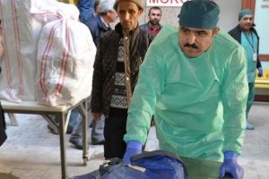 Hayattayken hi&ccedil; g&ouml;rmediği 9 aylık oğlunun cenazesini aldı