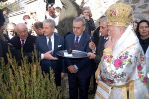 Patrik Bartholomeos camiye fidan dikecek