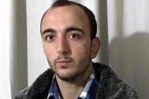 Takla atan otomobilin s&uuml;r&uuml;c&uuml;s&uuml; &ouml;ld&uuml;