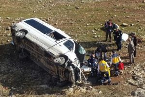 Gaziantep'te yolcu minib&uuml;s&uuml; devrildi: 5 yaralı