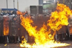 Almanya'da camiye molotoflu saldırı