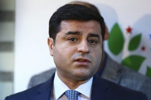 Demirtaş: Bir bakmışsınız Bekir Bozdağ Uluslararası Ceza Mahkemesi'nin &ouml;n&uuml;nde...