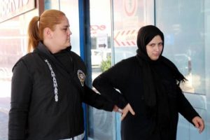 Suriyeli hamile kadın altınları gasp etti