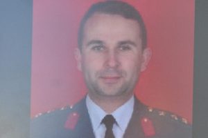 Bursalı Binbaşı kansere yenik d&uuml;şt&uuml;...