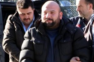 Ateş ettikleri gazinoya geri d&ouml;n&uuml;nce polise yakalandılar