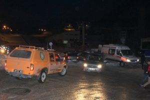 Paland&ouml;ken'de 2 kayak&ccedil;ı &ccedil;ığ altında kaldı