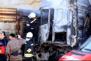 Eskişehir'de tır ile kamyon &ccedil;arpıştı: 1 &ouml;l&uuml;, 1 yaralı